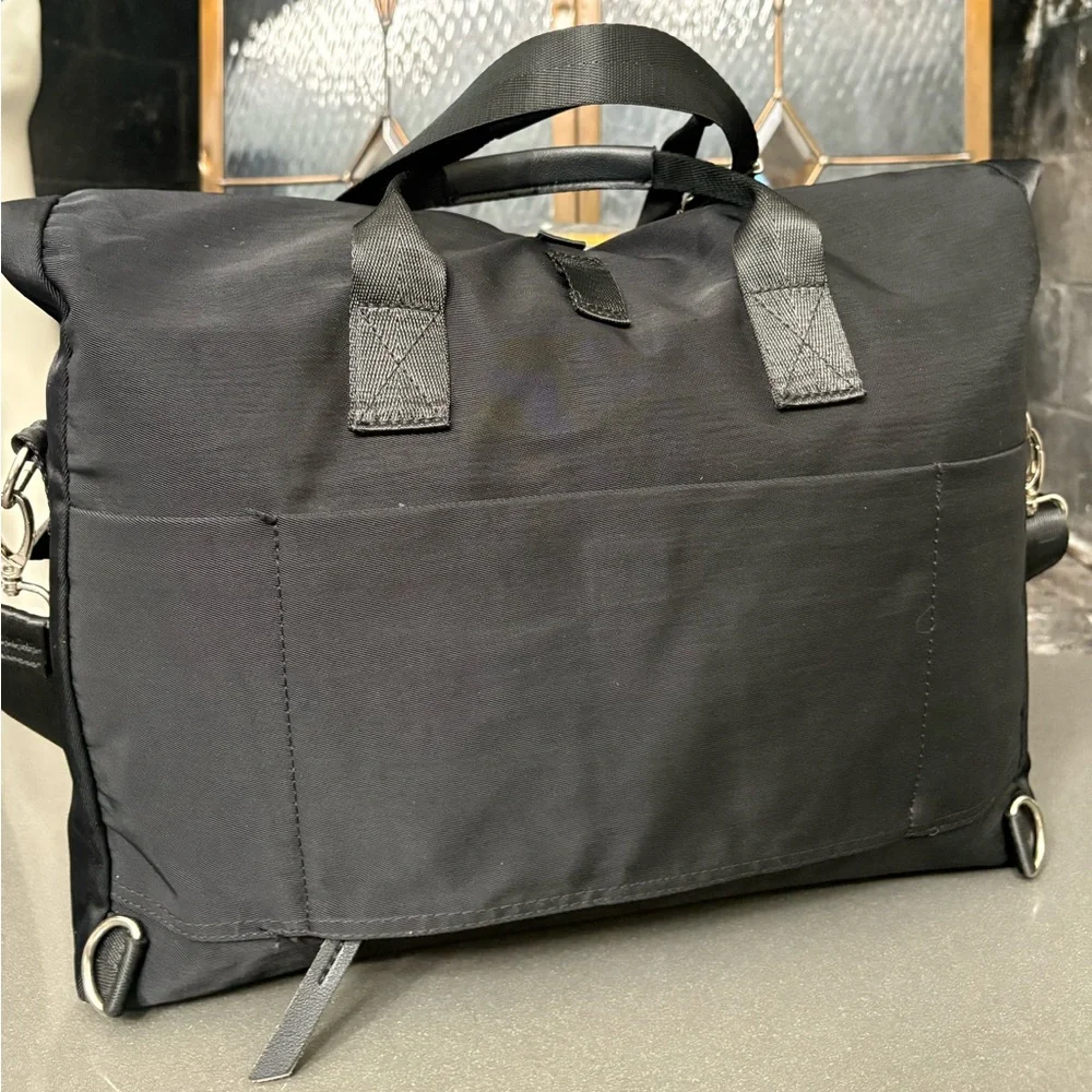 Ozuko bag, used as both a backpack and a messenger or tote bag.